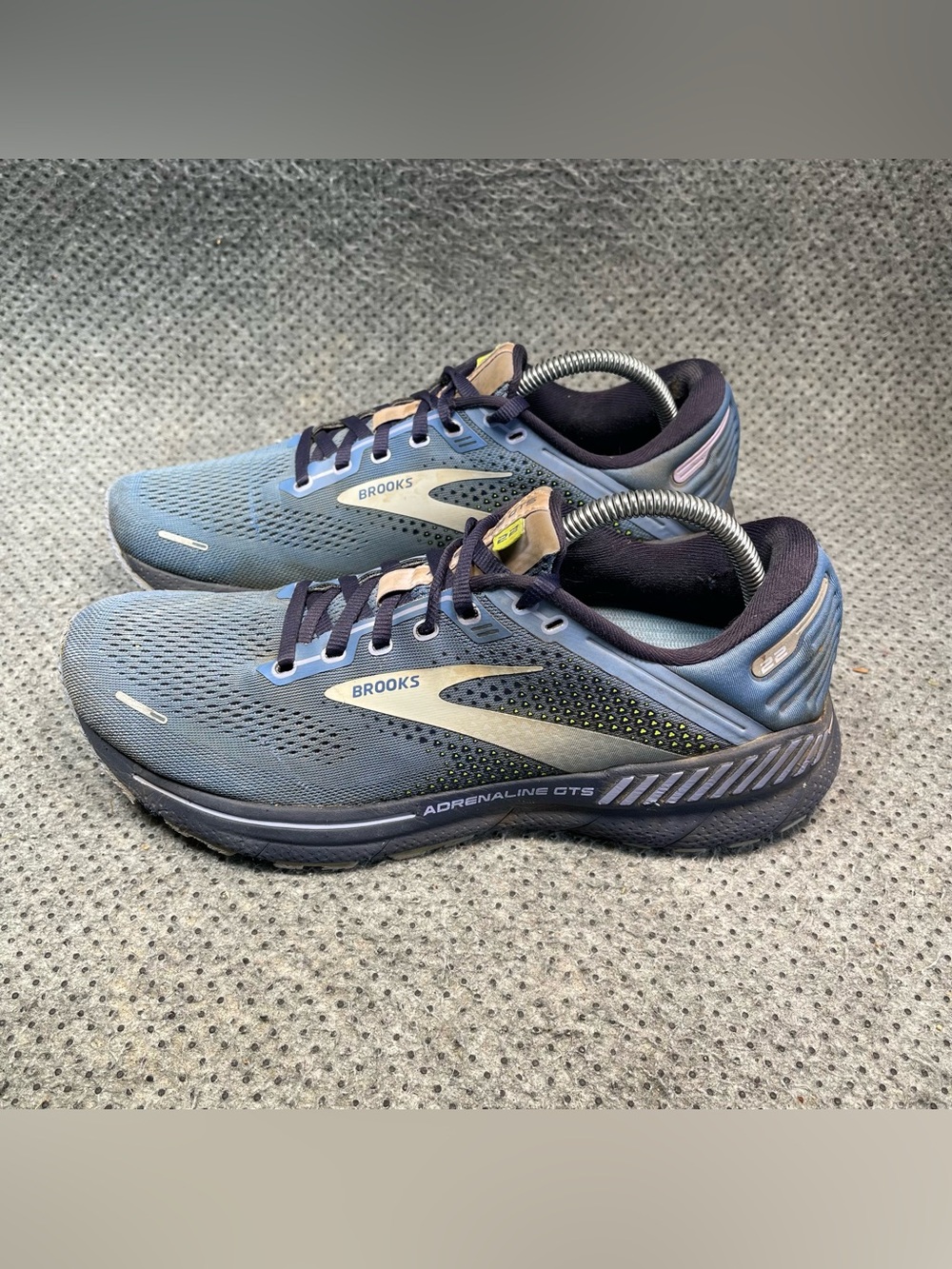 Brooks Adrenaline GTS 22 Blue Running Shoes Size 10.5 Women’s
